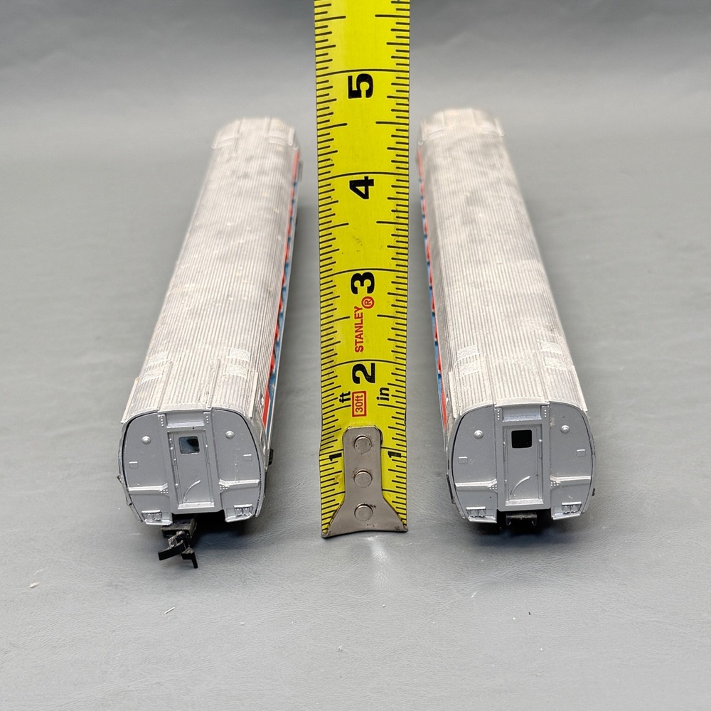 HO Scale Untested Athearn FP45 Amtrak Locomotive & 4 Walthers Amfleet Cars - Picture 11 of 16